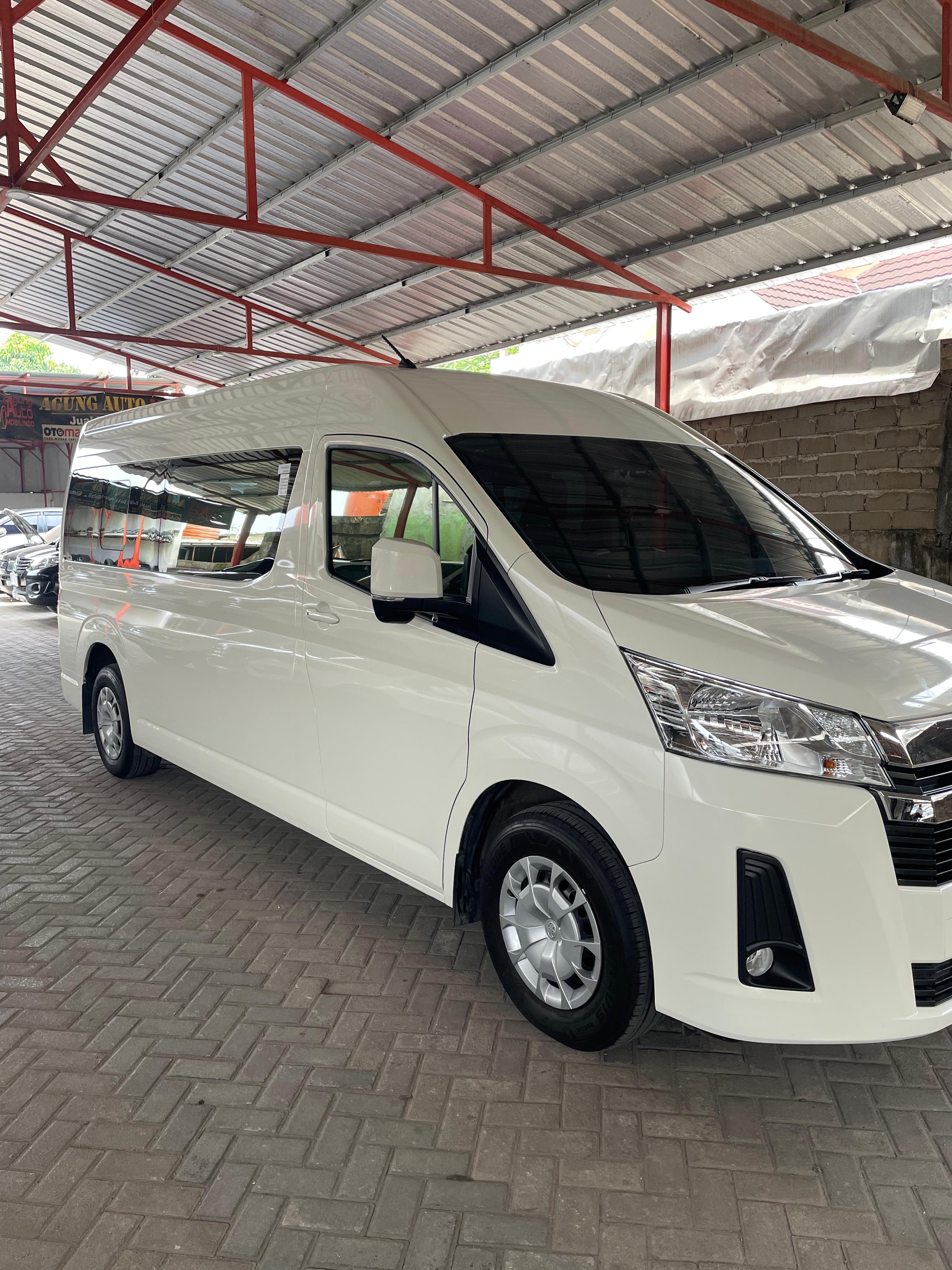 Eksterior Toyota HiAce Premio Palembang