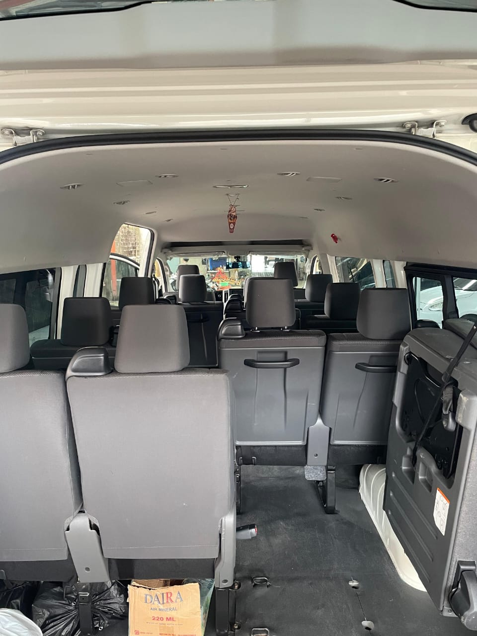 Interior Kabin Nyaman HiAce Premio Palembang